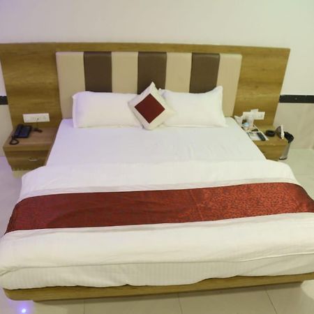 Amber Hotel Barmer Kültér fotó