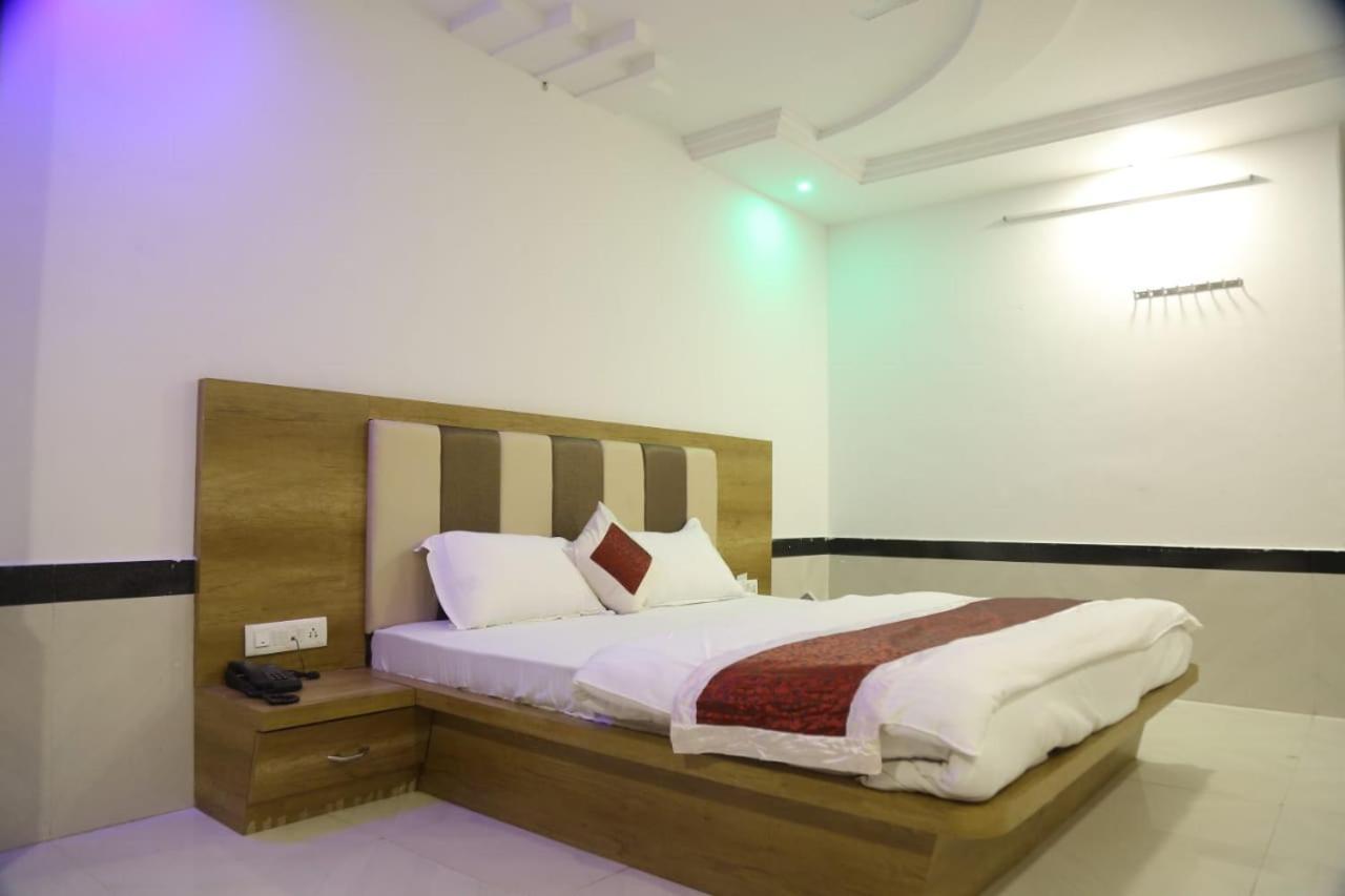 Amber Hotel Barmer Kültér fotó